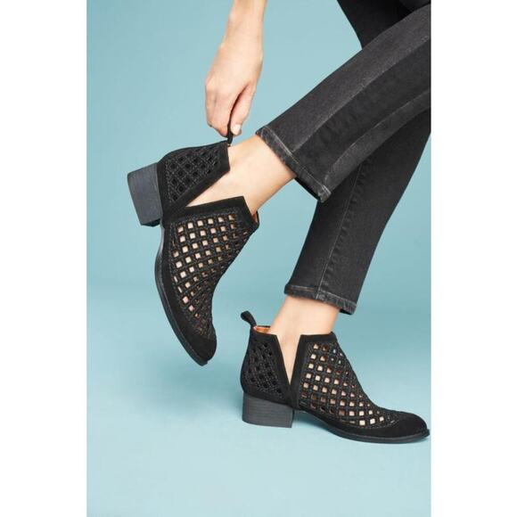 Jeffrey Campbell Taggart Velvet Booties Black Size 6.5 - Picture 1 of 6